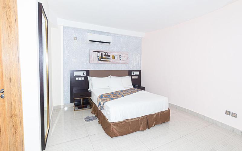 Hotel Le Figaro Дуала Екстериор снимка