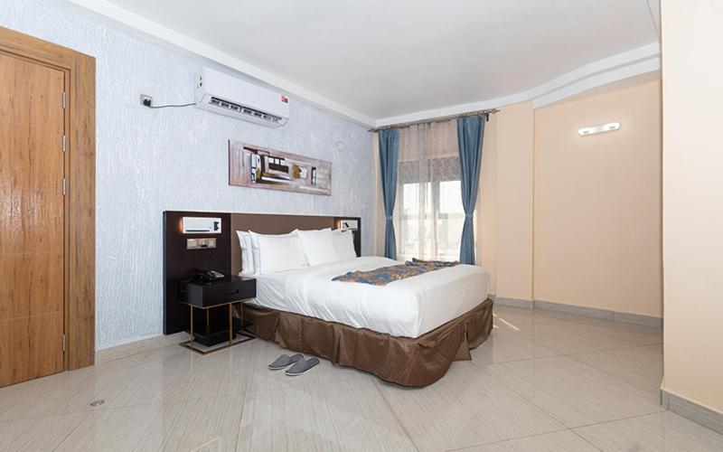Hotel Le Figaro Дуала Екстериор снимка