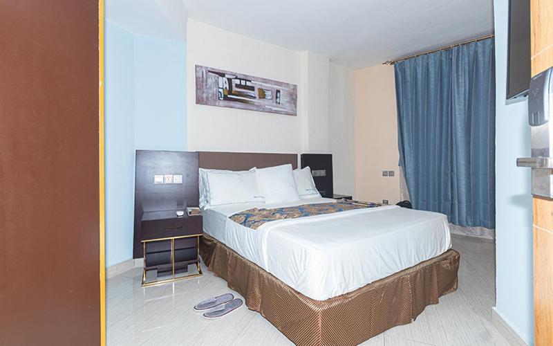 Hotel Le Figaro Дуала Екстериор снимка