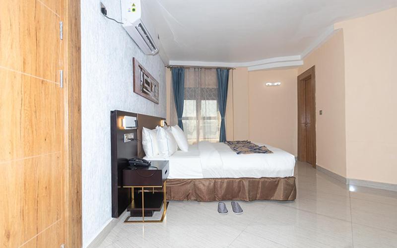 Hotel Le Figaro Дуала Екстериор снимка