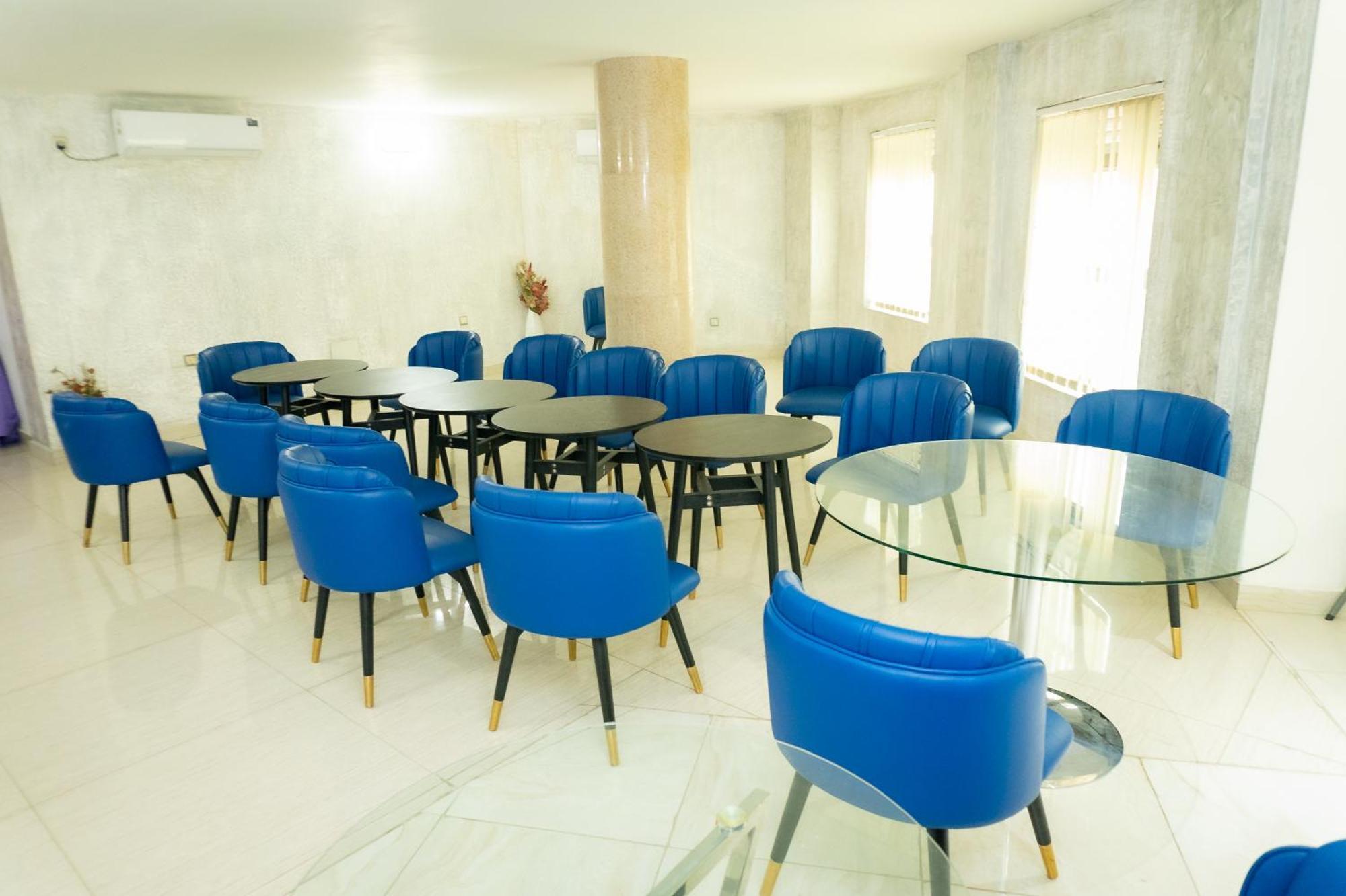 Hotel Le Figaro Дуала Екстериор снимка