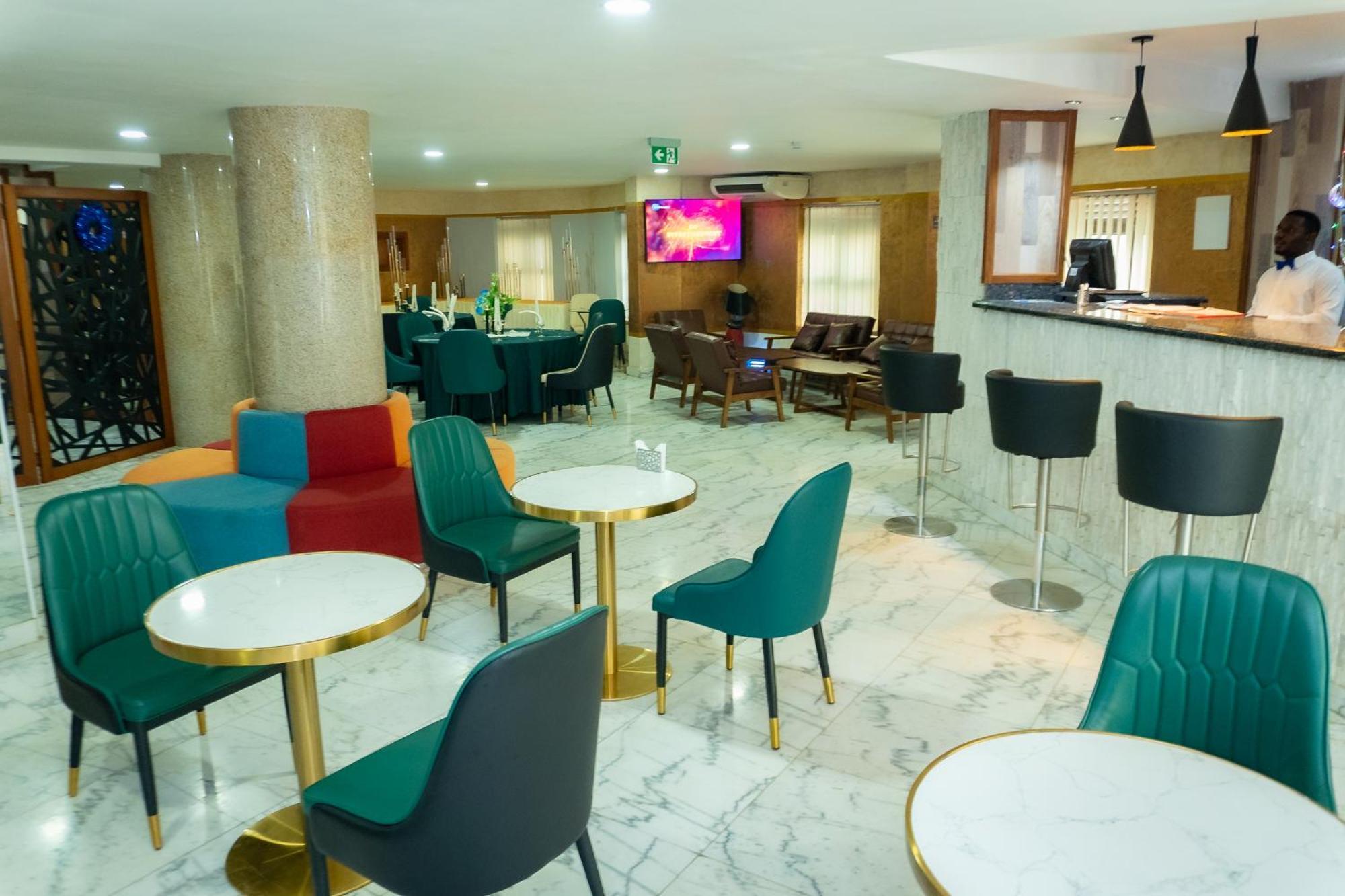 Hotel Le Figaro Дуала Екстериор снимка