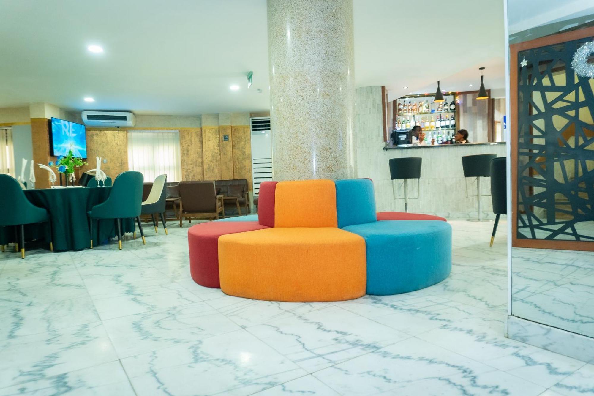Hotel Le Figaro Дуала Екстериор снимка