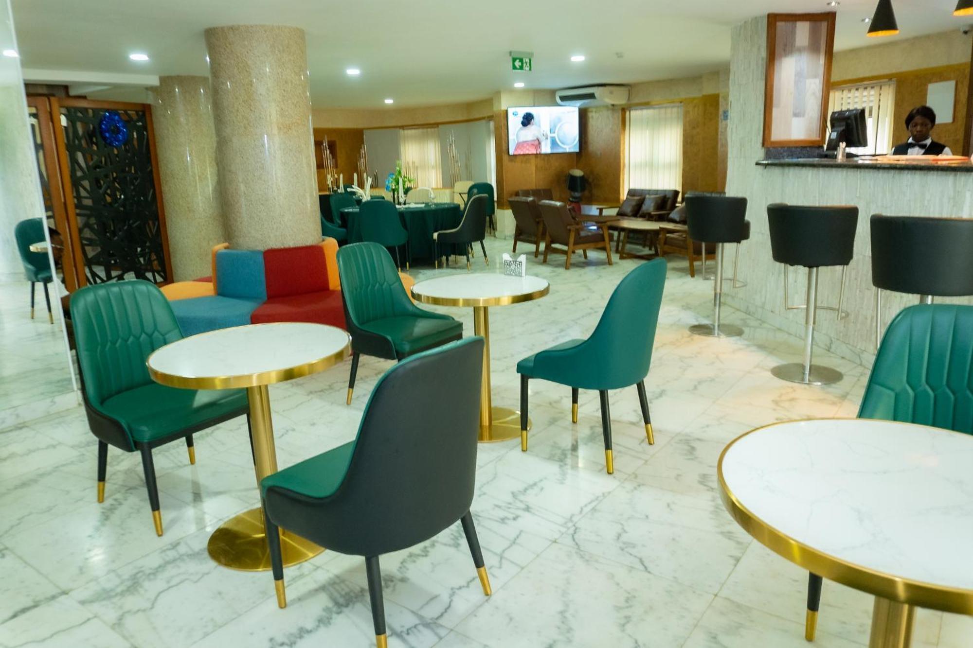 Hotel Le Figaro Дуала Екстериор снимка