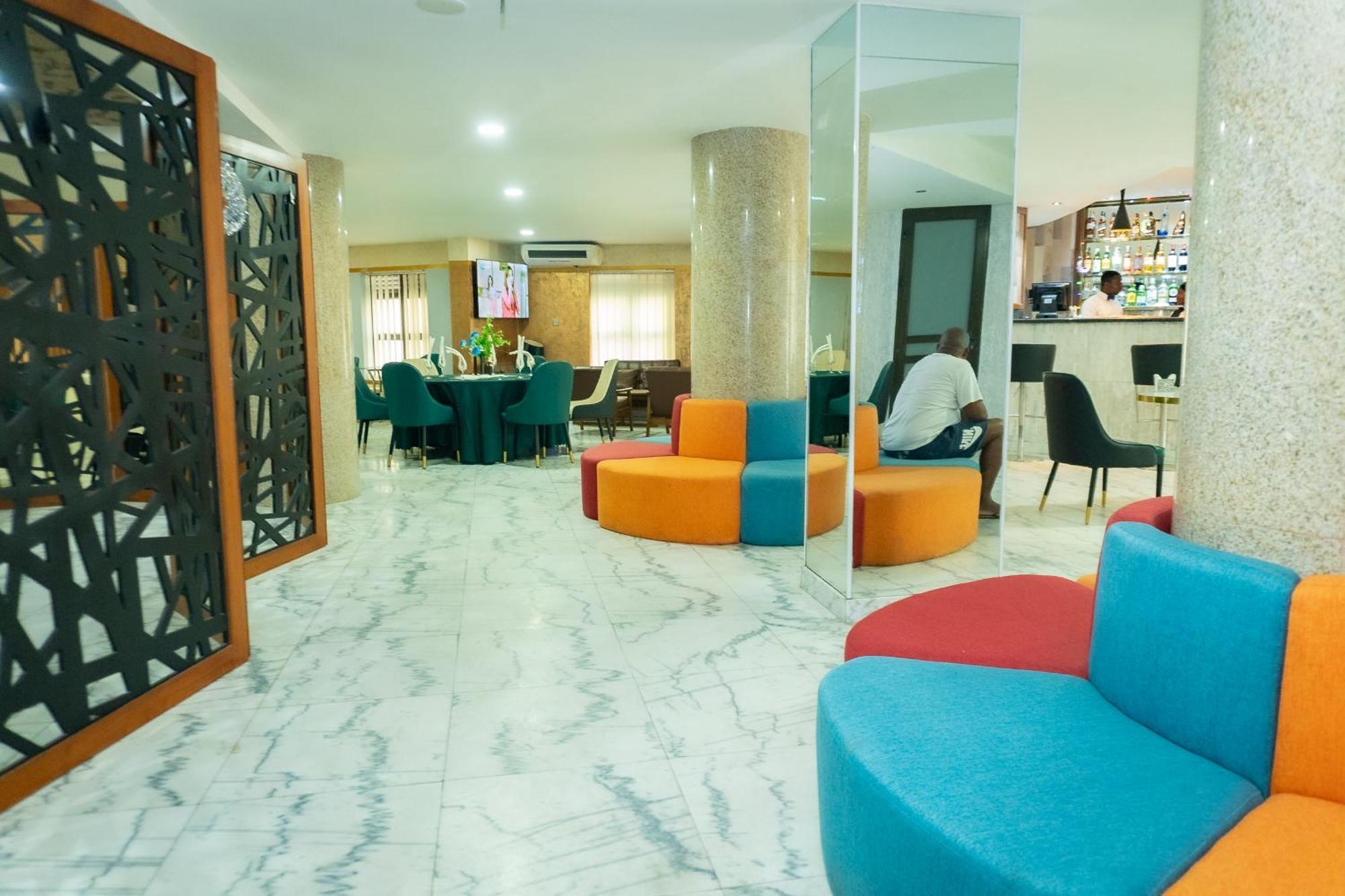 Hotel Le Figaro Дуала Екстериор снимка