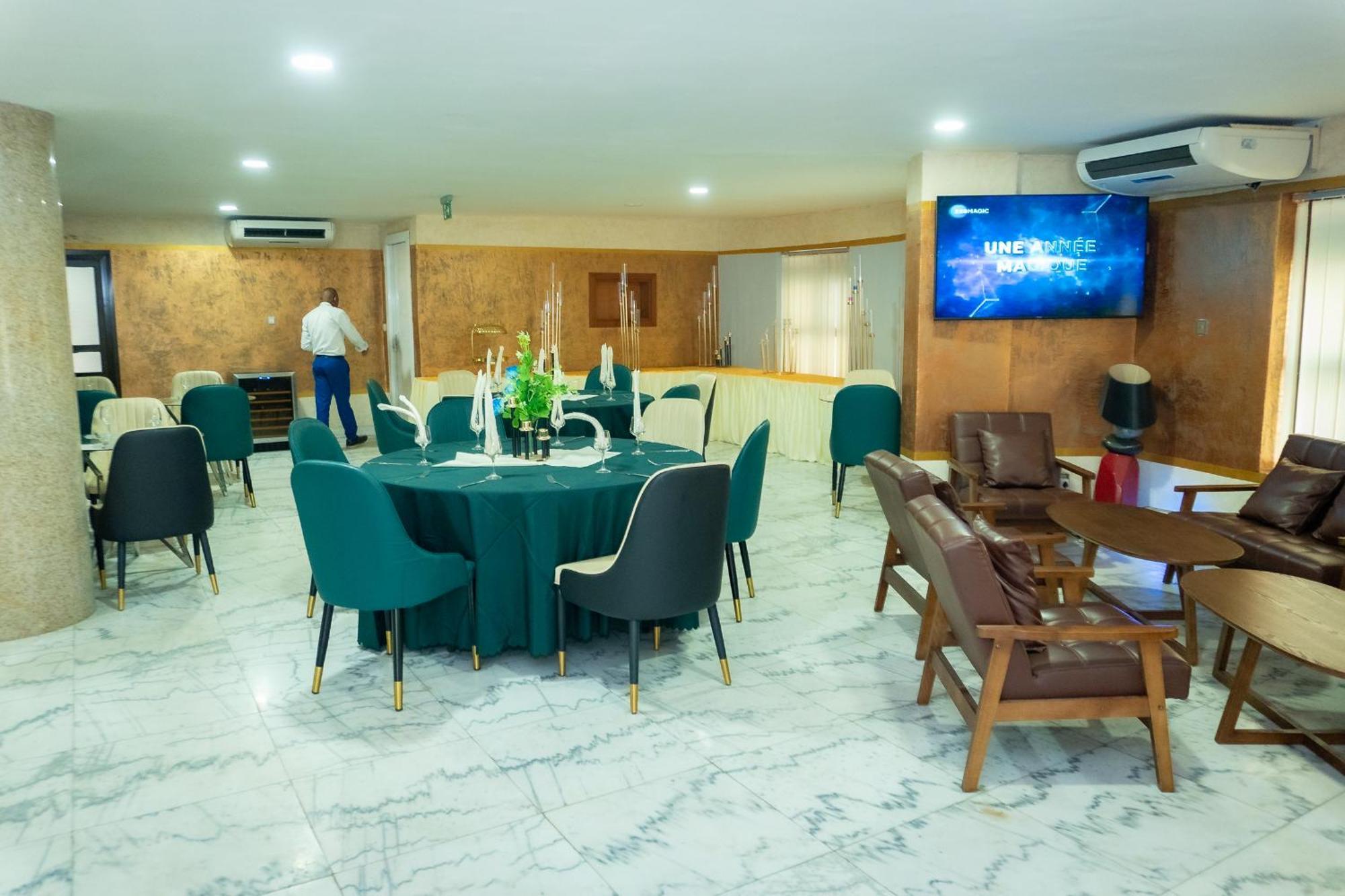 Hotel Le Figaro Дуала Екстериор снимка